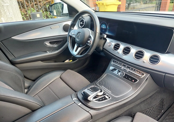 Mercedes-Benz Klasa E cena 127500 przebieg: 144275, rok produkcji 2019 z Jelcz-Laskowice małe 254